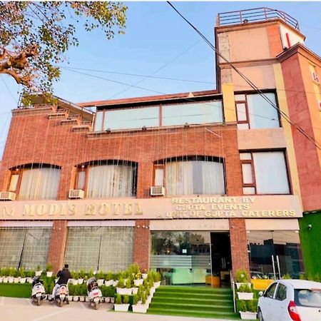 Modi Hotel & Resorts Pinjaur Bagian luar foto