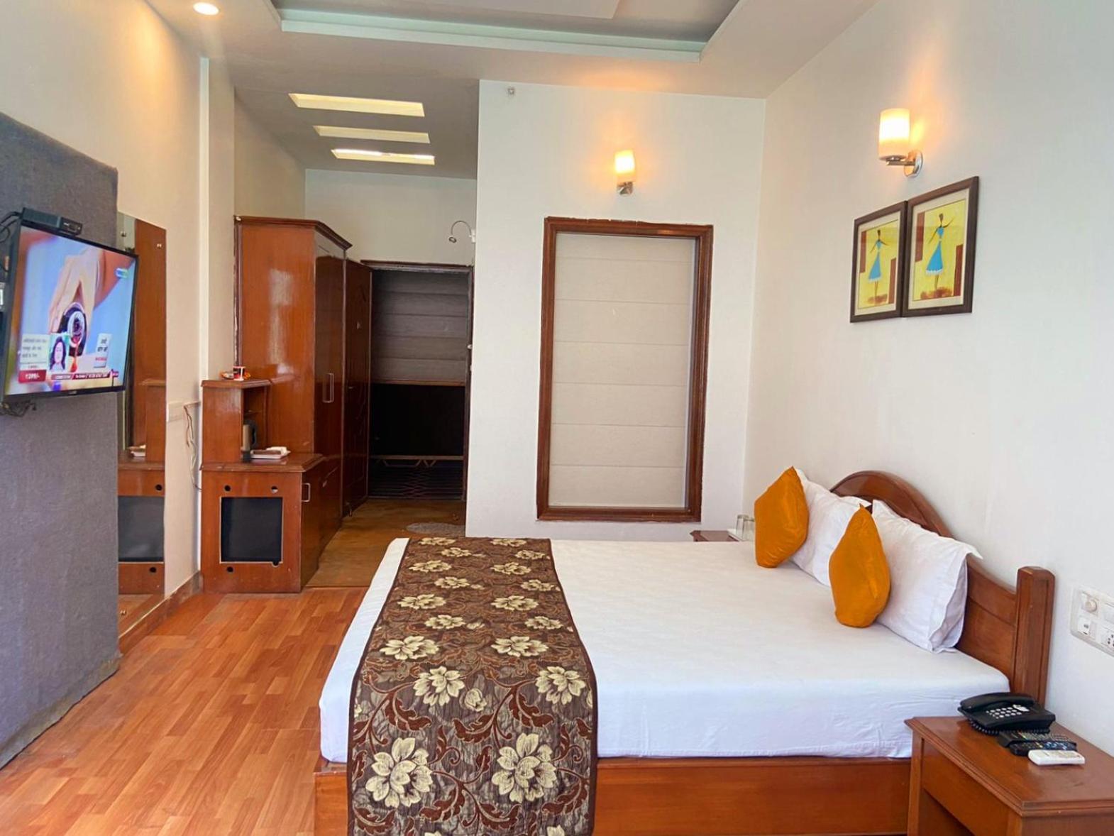 Modi Hotel & Resorts Pinjaur Bagian luar foto