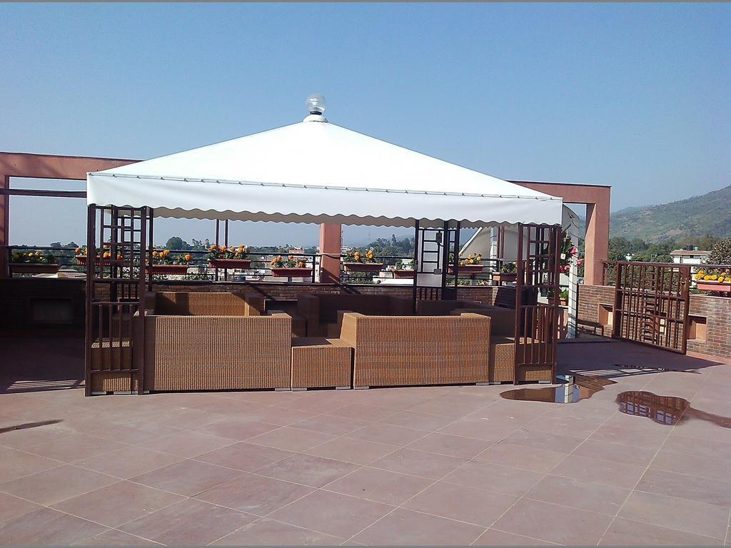Modi Hotel & Resorts Pinjaur Bagian luar foto